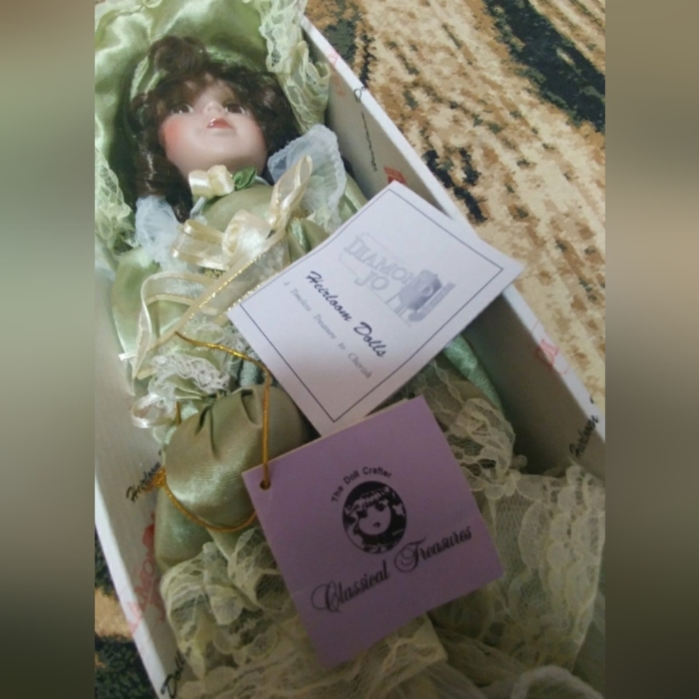Porcelain doll - Picture 3 of 5